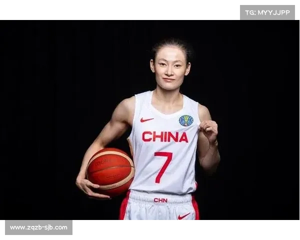中国女篮赛前夜加练罚球 杨力维单独加练50球全中展现完美状态 中国女篮赛前夜加练罚球 杨力维单独加练50球全中展现完美状态